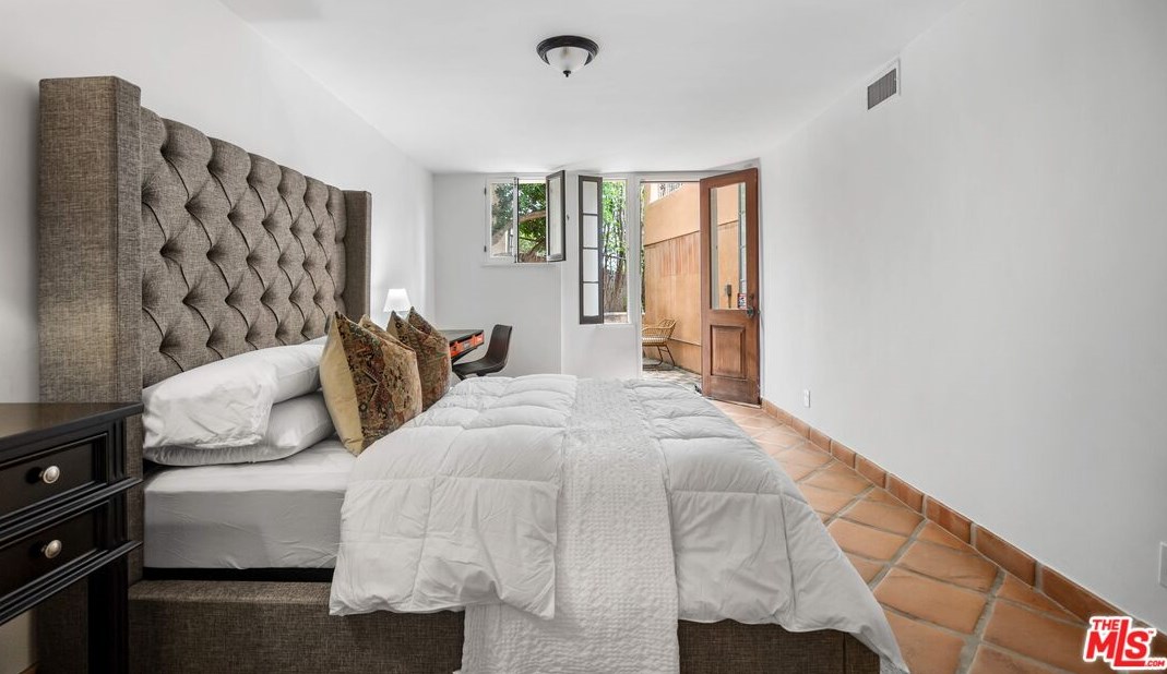 2162 Talmadge St, Los Angeles CA  90027-2921 exterior