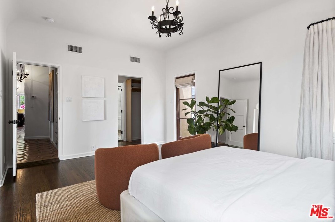 2162 Talmadge St, Los Angeles CA  90027-2921 exterior