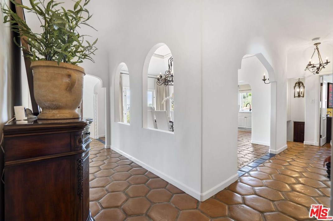 2162 Talmadge St, Los Angeles CA  90027-2921 exterior