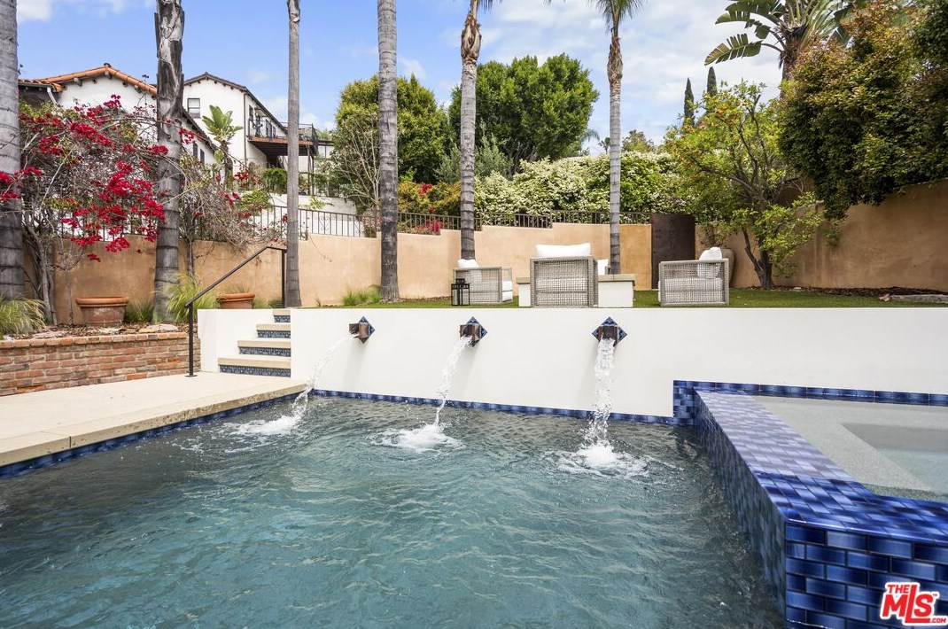 2162 Talmadge St, Los Angeles CA  90027-2921 exterior
