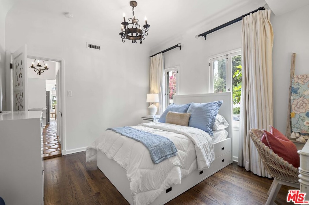 2162 Talmadge St, Los Angeles CA  90027-2921 exterior