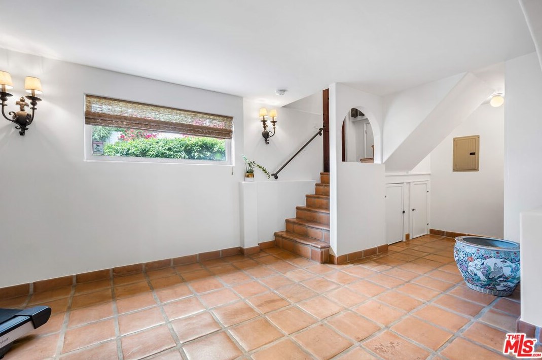 2162 Talmadge St, Los Angeles CA  90027-2921 exterior