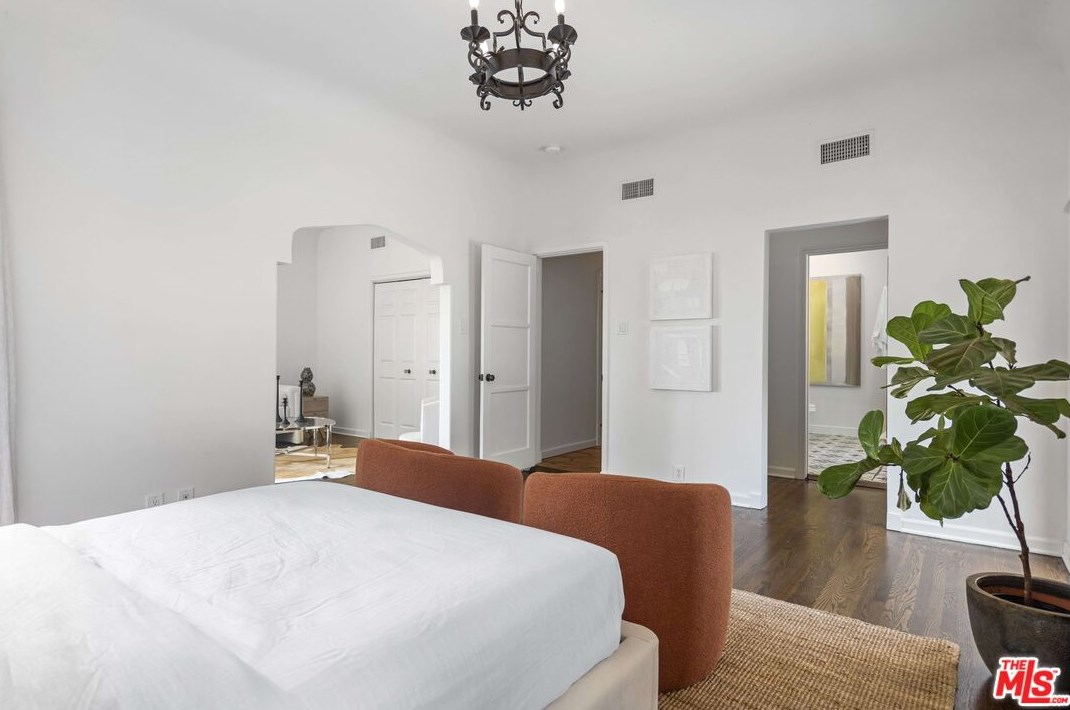 2162 Talmadge St, Los Angeles CA  90027-2921 exterior