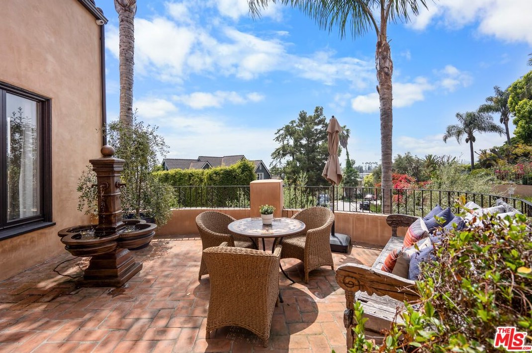 2162 Talmadge St, Los Angeles CA  90027-2921 exterior
