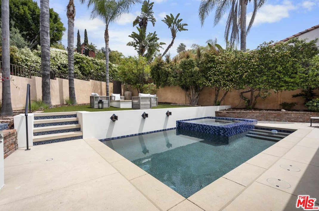 2162 Talmadge St, Los Angeles CA  90027-2921 exterior