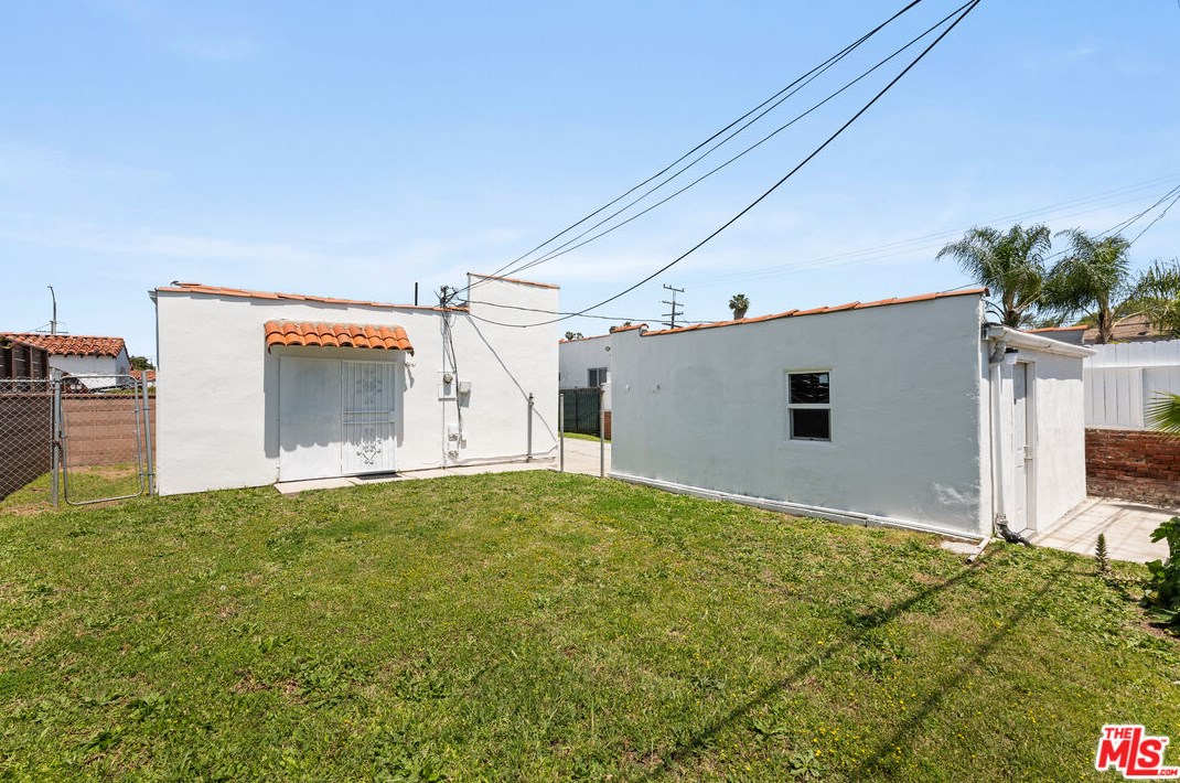 3626 62nd St, Los Angeles CA  90043-3704 exterior