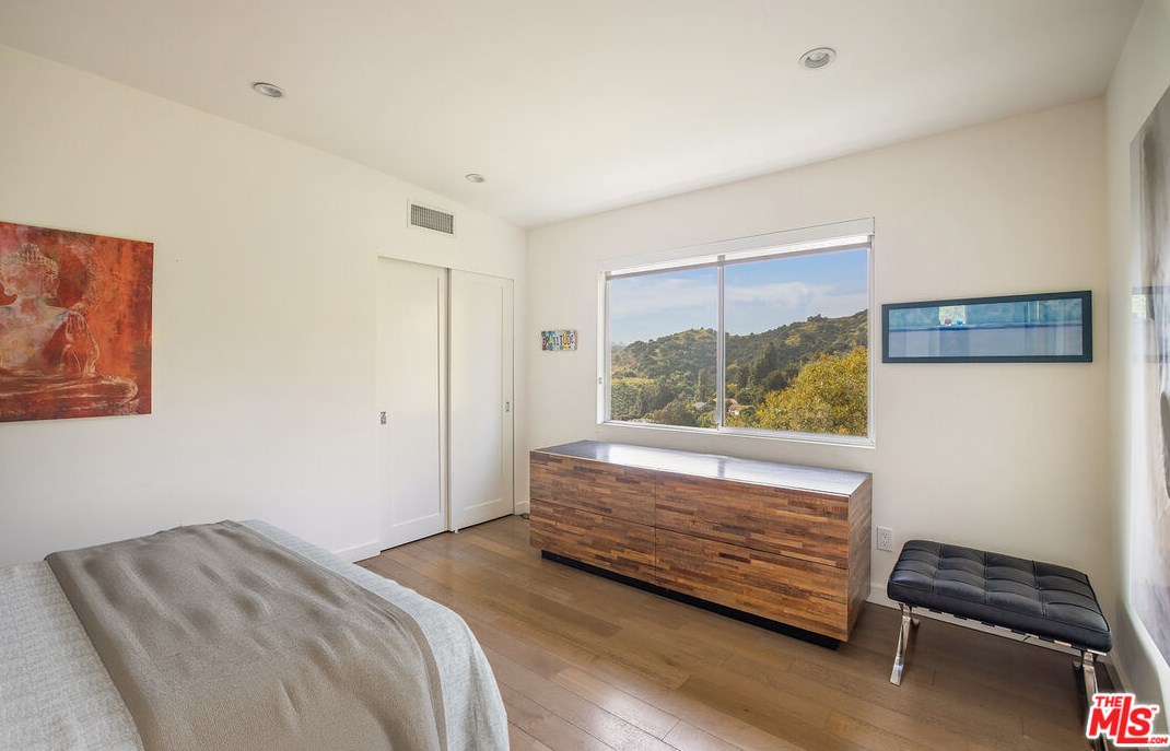 2507 Creston Dr, Los Angeles CA  90068-2205 exterior