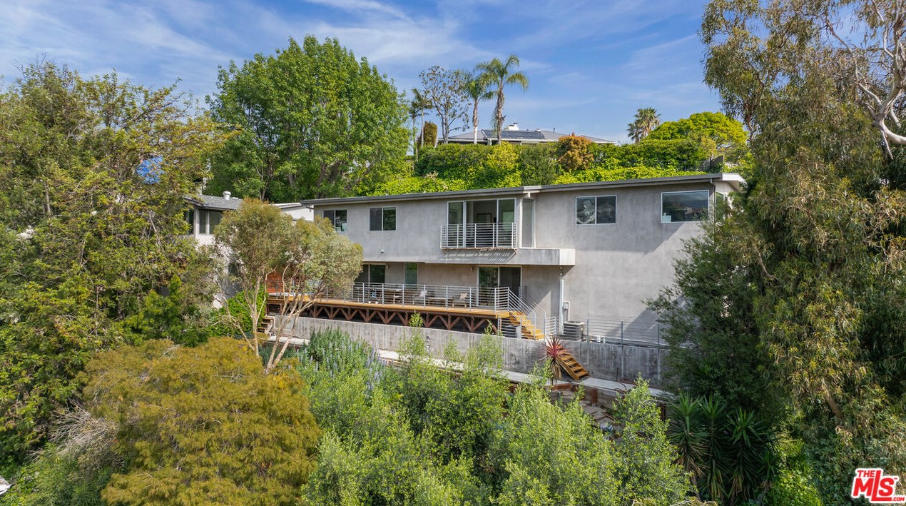 2507 Creston Dr, Los Angeles CA  90068-2205 exterior