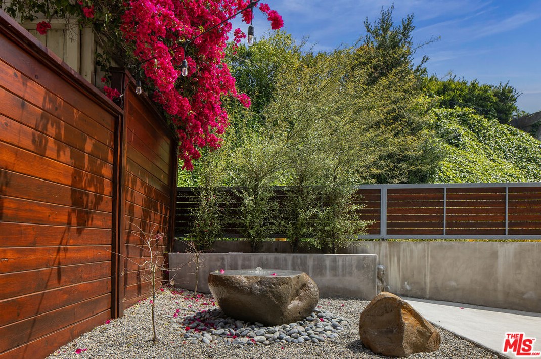 2507 Creston Dr, Los Angeles CA  90068-2205 exterior