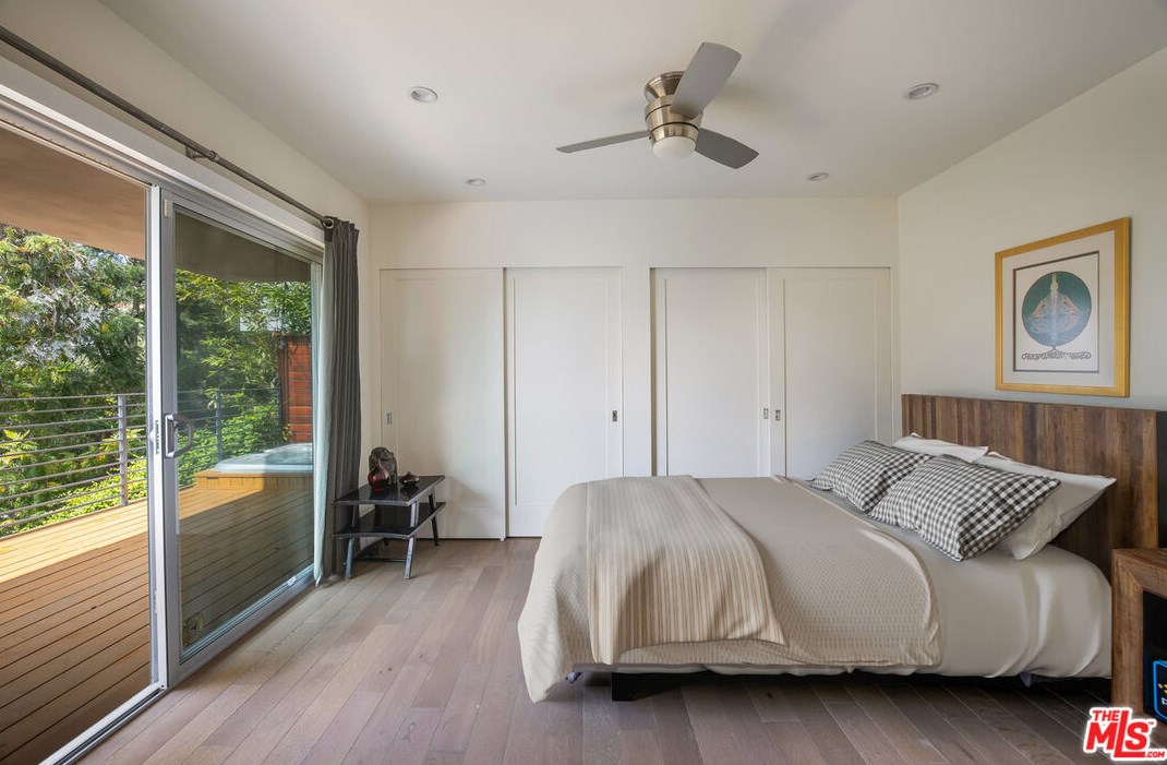 2507 Creston Dr, Los Angeles CA  90068-2205 exterior