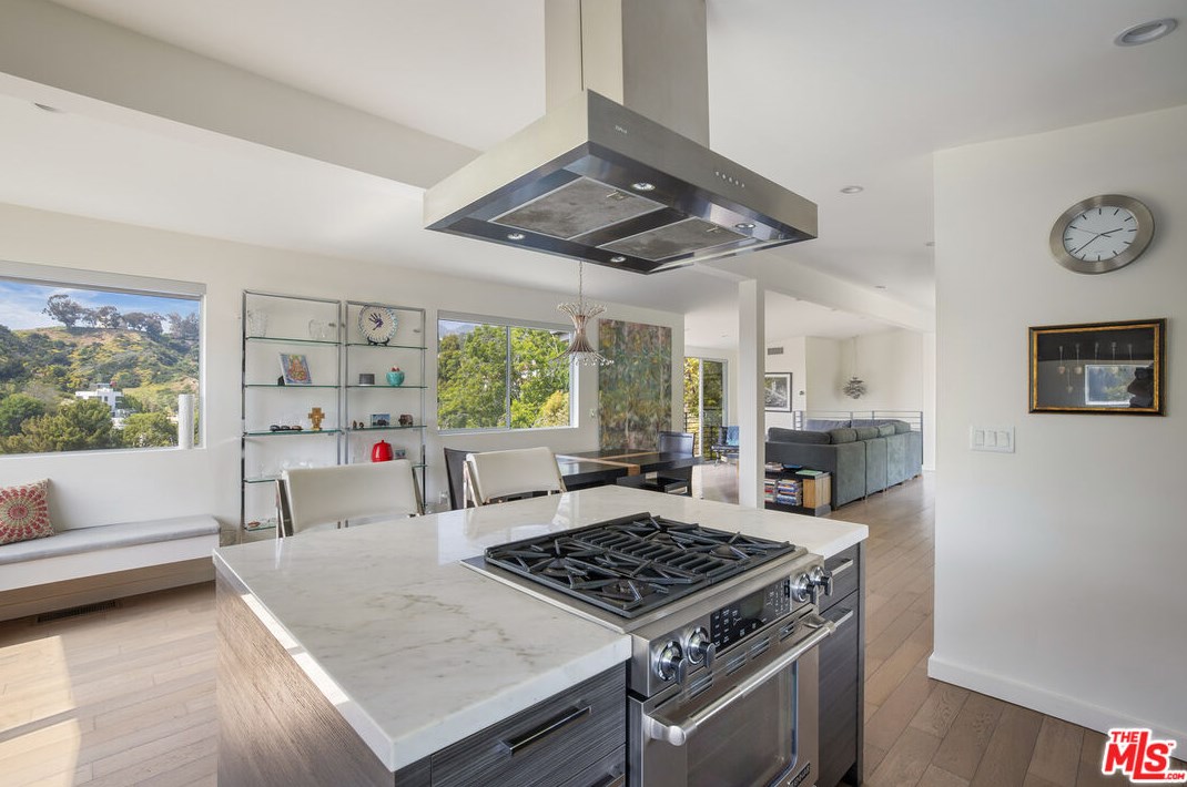 2507 Creston Dr, Los Angeles CA  90068-2205 exterior
