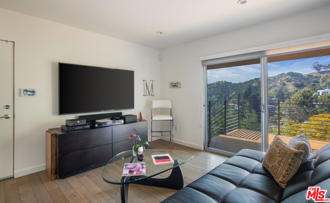 2507 Creston Dr, Los Angeles CA  90068-2205 exterior
