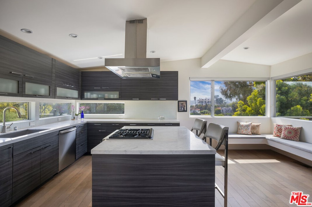 2507 Creston Dr, Los Angeles CA  90068-2205 exterior