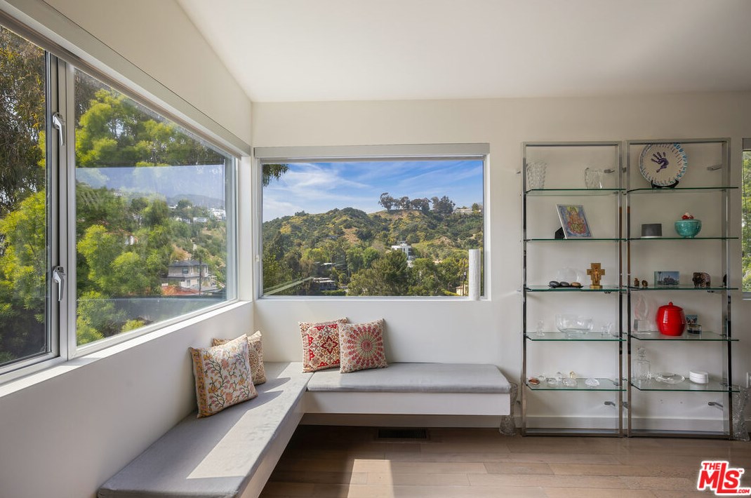2507 Creston Dr, Los Angeles, CA 90068-2205