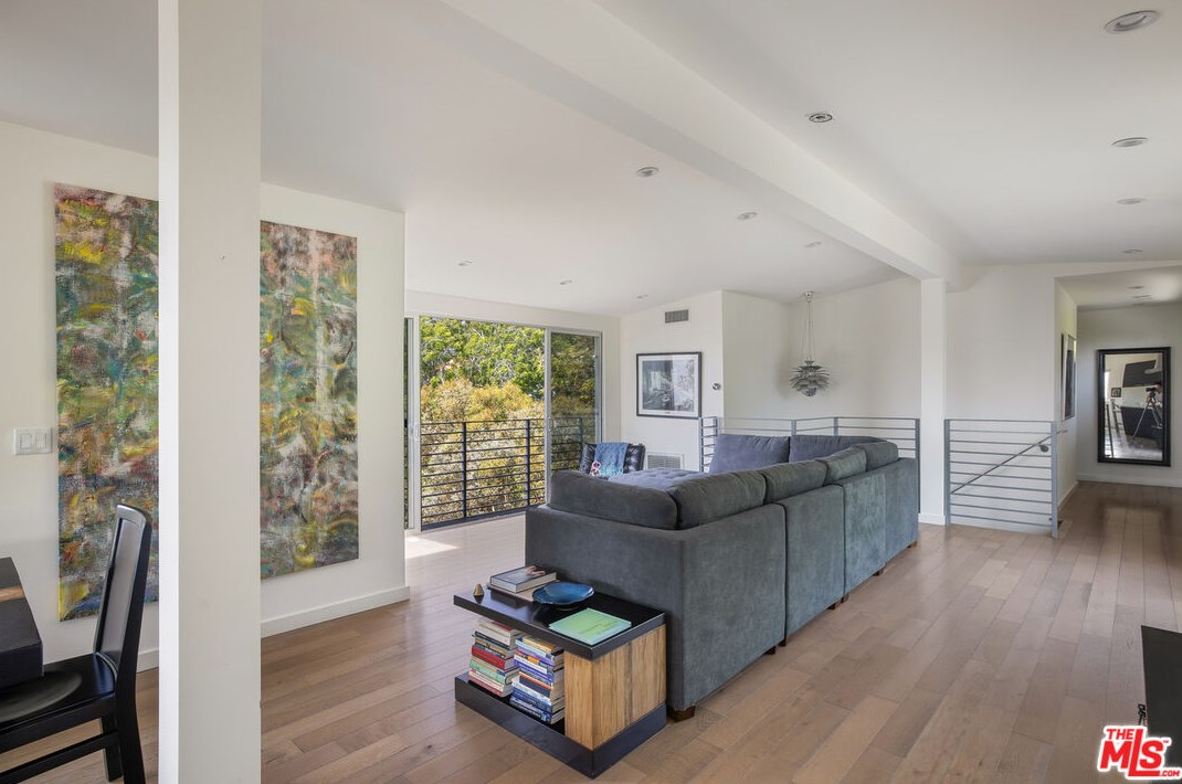 2507 Creston Dr, Los Angeles CA  90068-2205 exterior