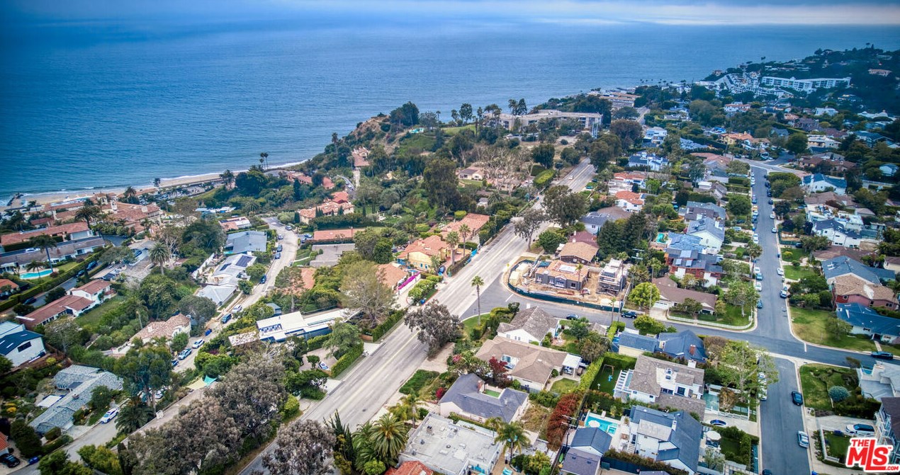 16863 Sunset Blvd, Pacific Palisades, CA 90272-3206