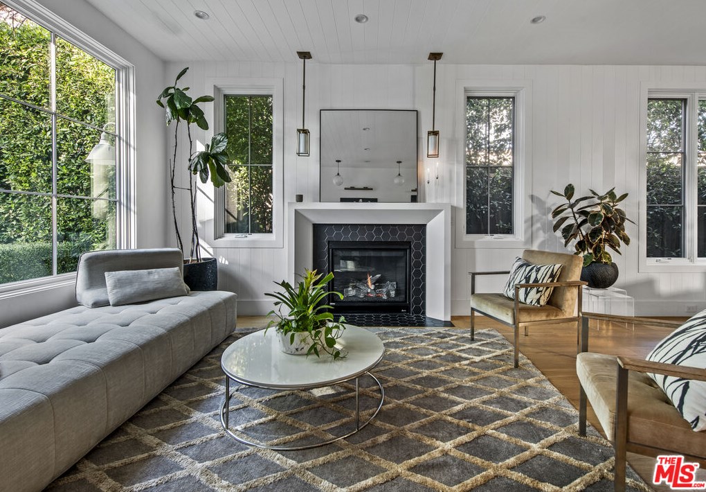 726 Alta Vista Blvd, Los Angeles, CA 90046-7602