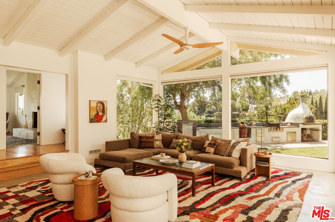 4650 Palmero Dr, Los Angeles, CA 90065-4239