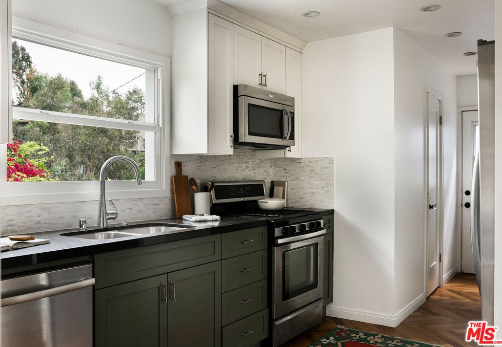 2380 Lake View Ave, Los Angeles CA  90039-4021 exterior