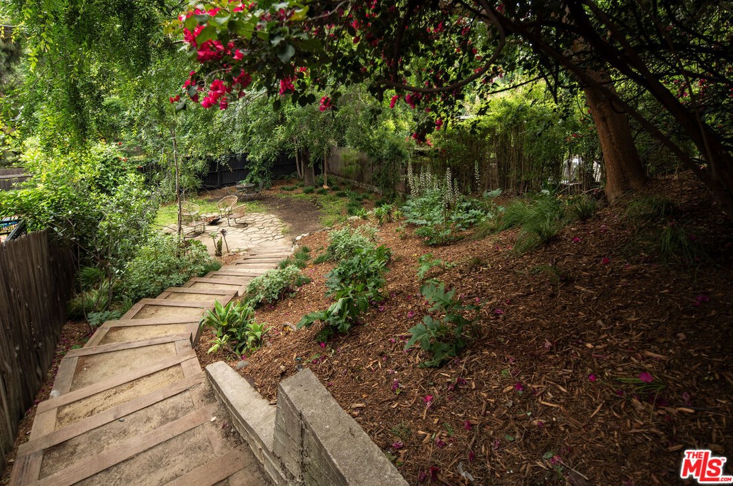 2380 Lake View Ave, Los Angeles CA  90039-4021 exterior