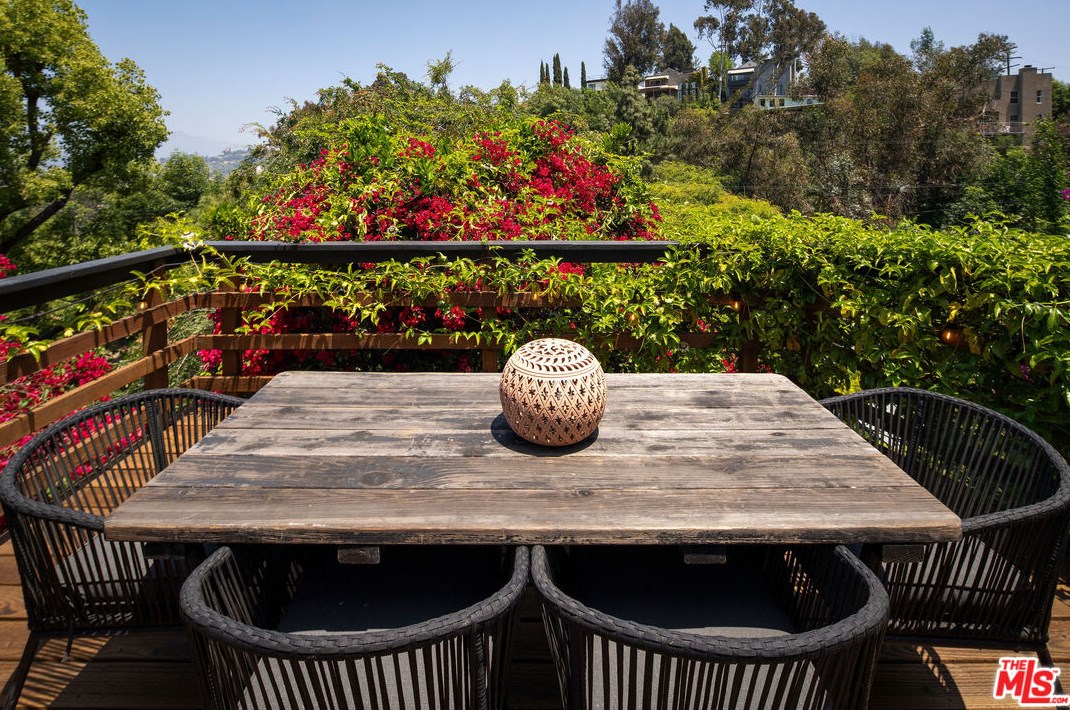 2380 Lake View Ave, Los Angeles CA  90039-4021 exterior