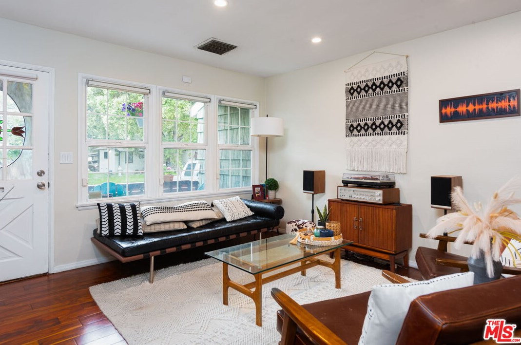 4002 Willalee Ave, Glendale CA  91214-3235 exterior