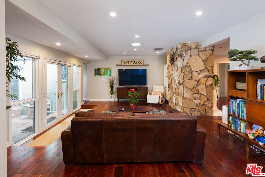 4002 Willalee Ave, Glendale CA  91214-3235 exterior