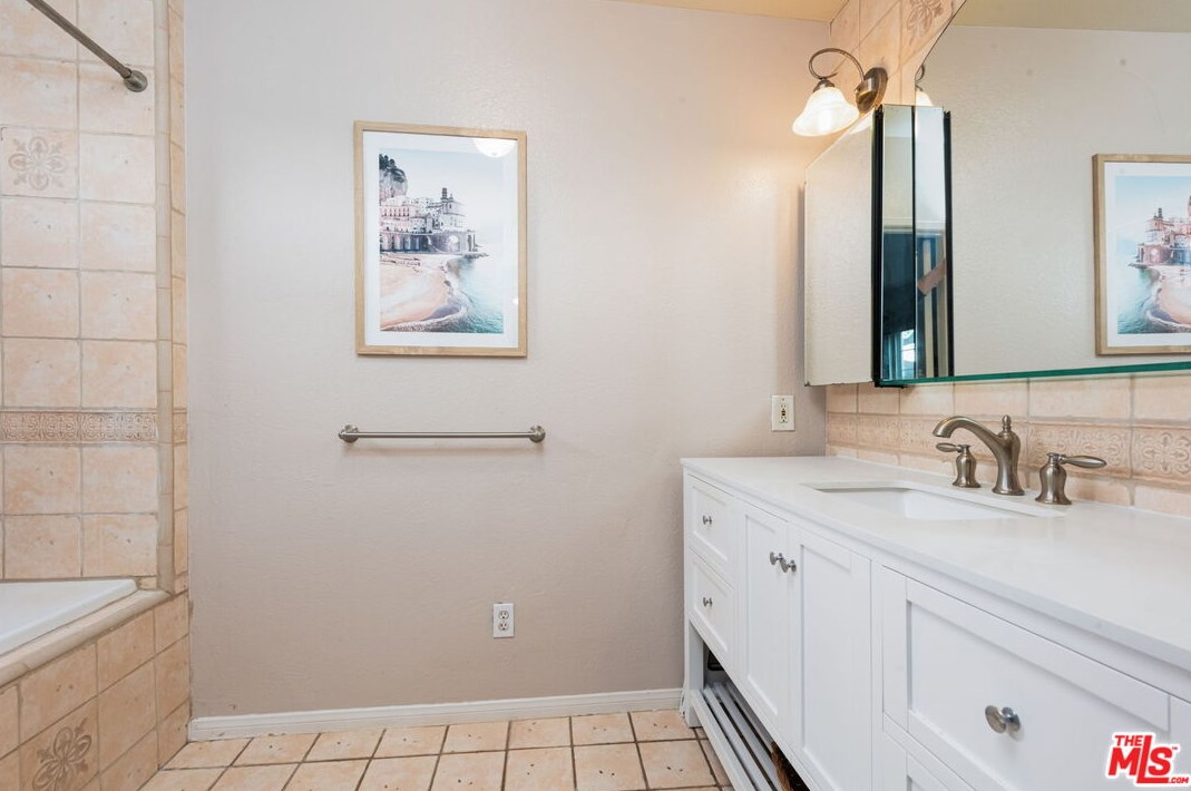 4002 Willalee Ave, Glendale CA  91214-3235 exterior