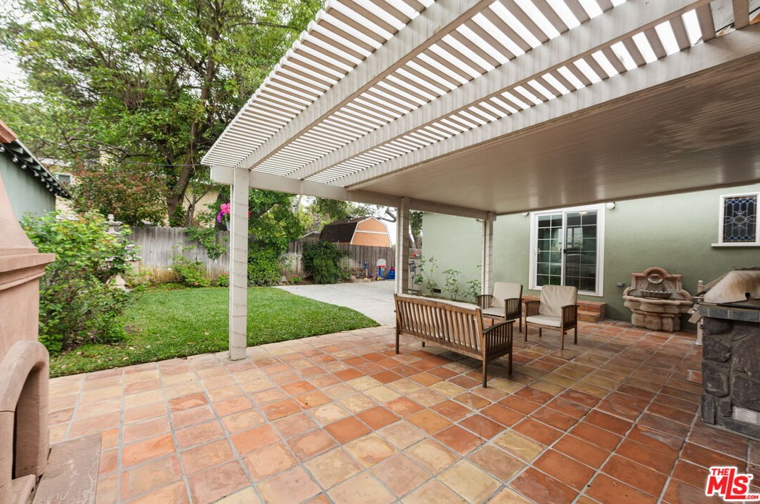 4002 Willalee Ave, Glendale CA  91214-3235 exterior