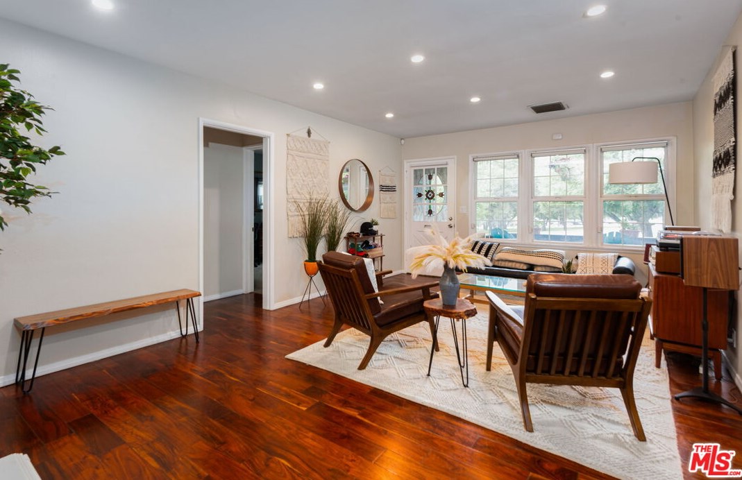 4002 Willalee Ave, Glendale CA  91214-3235 exterior