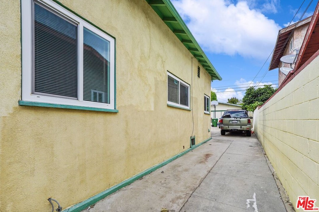 5125 Meridian St, Los Angeles CA  90042-1709 exterior