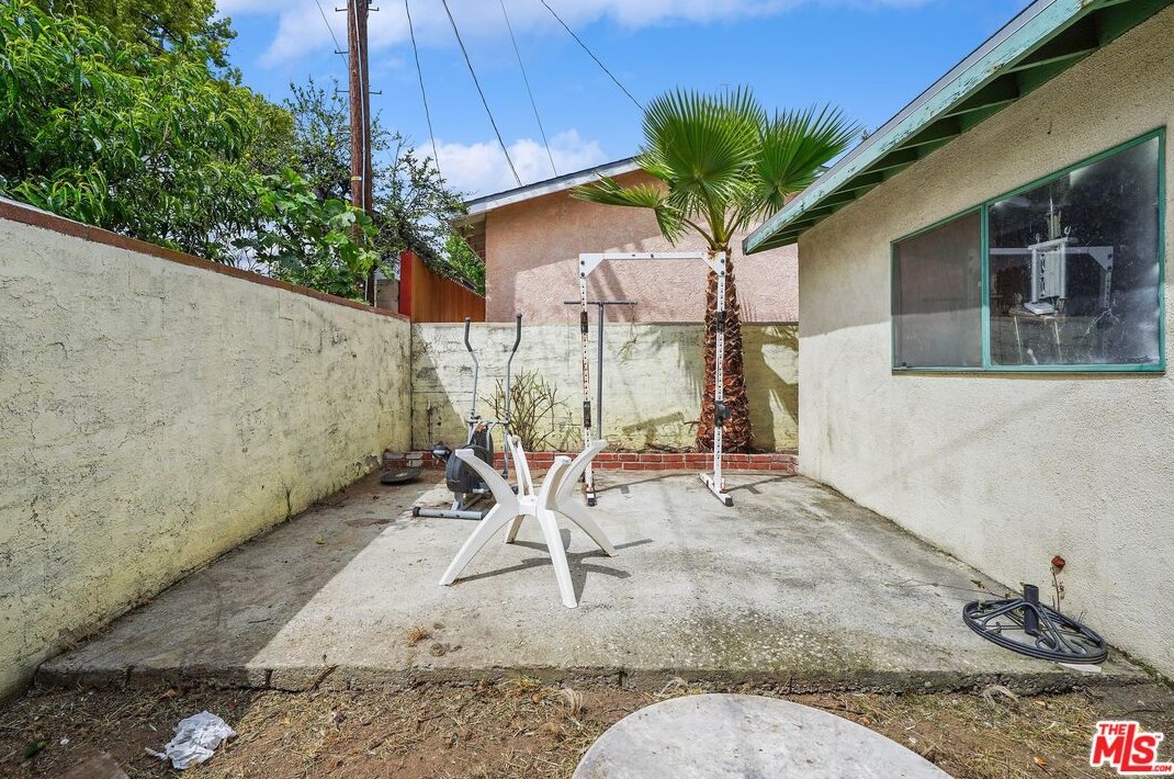5125 Meridian St, Los Angeles CA  90042-1709 exterior