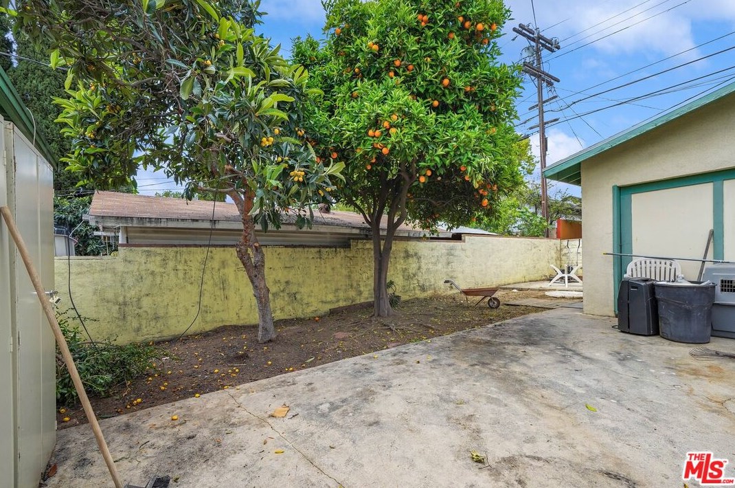5125 Meridian St, Los Angeles CA  90042-1709 exterior