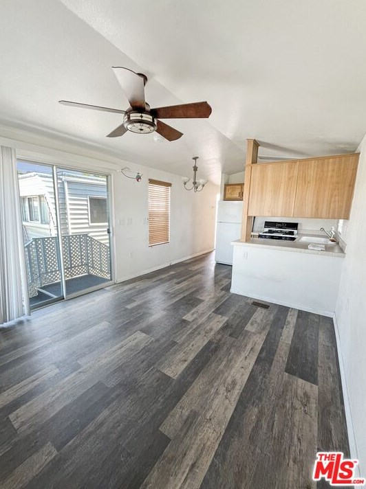 11250 Playa St, Los Angeles CA 90230-6147 exterior