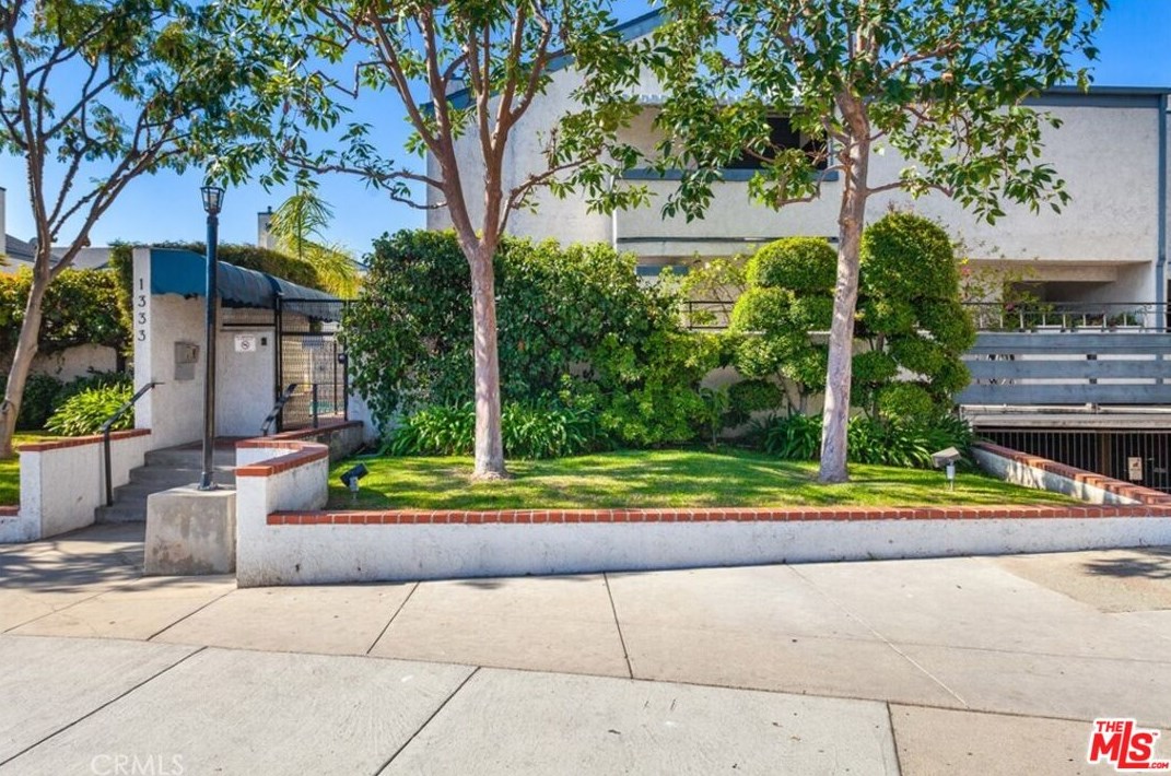 1333 Valley View Rd #11, Glendale, CA 91202