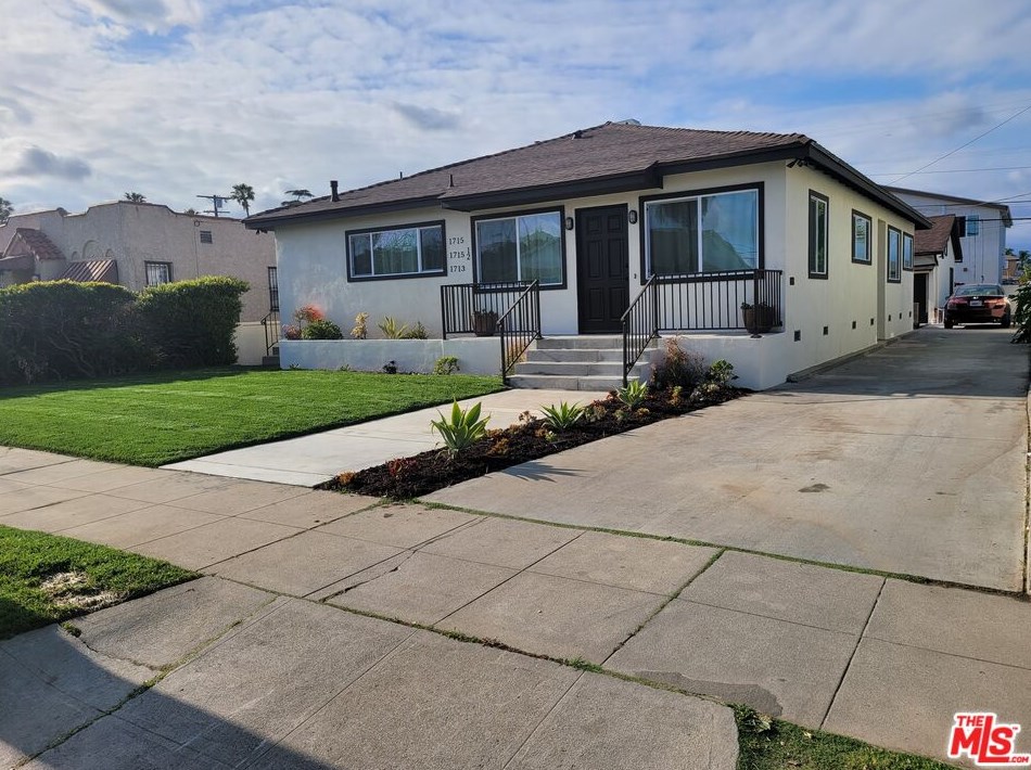 1713 82nd St, Los Angeles CA  90001-4003 exterior