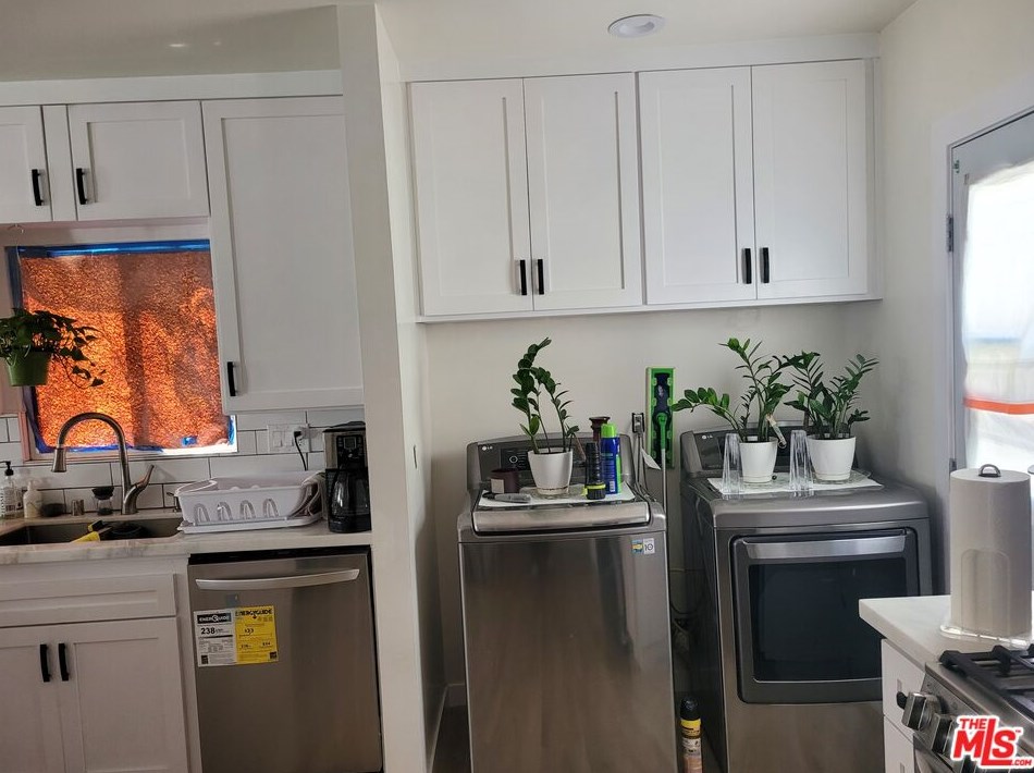 1713 82nd St, Los Angeles CA  90001-4003 exterior