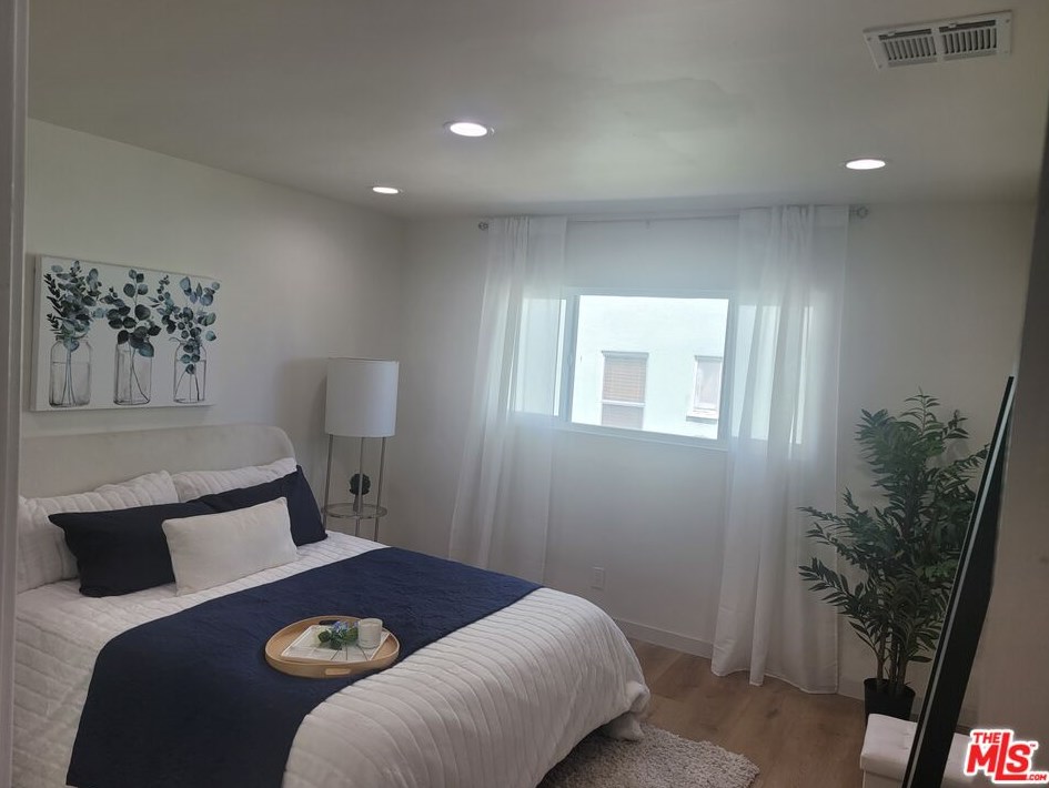 1713 82nd St, Los Angeles CA  90001-4003 exterior