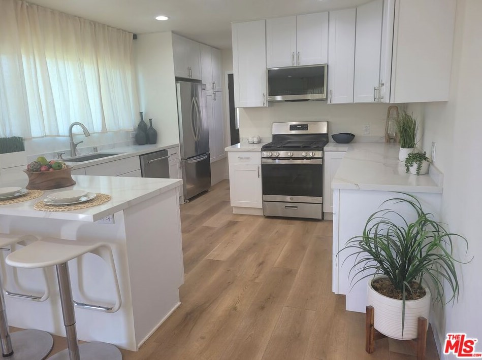 1713 82nd St, Los Angeles CA  90001-4003 exterior