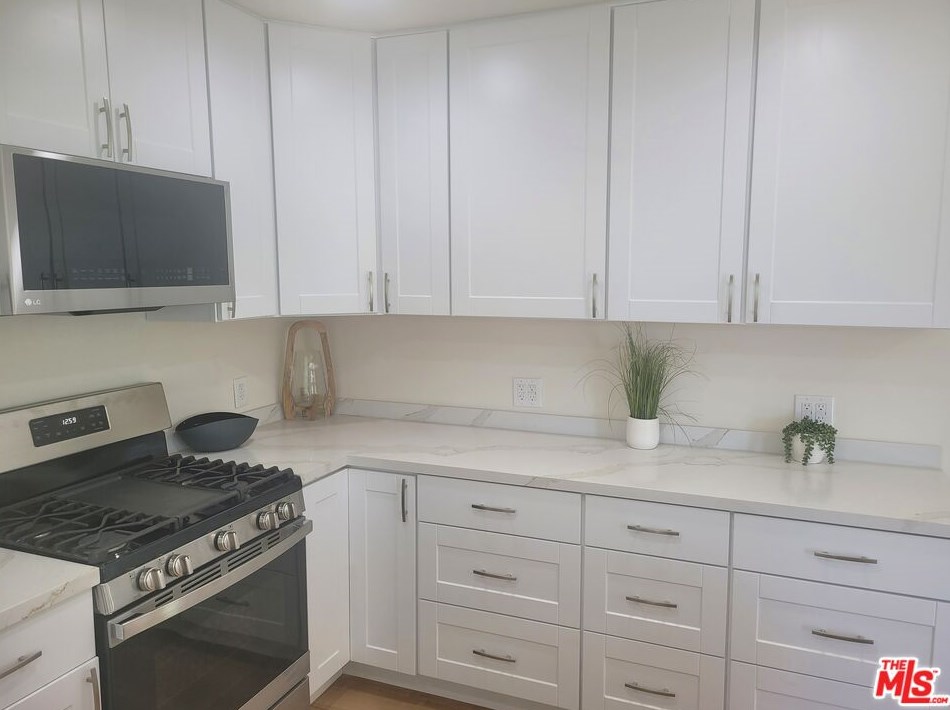 1713 82nd St, Los Angeles CA  90001-4003 exterior