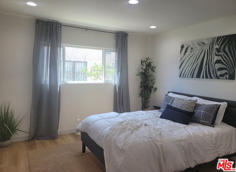 1713 82nd St, Los Angeles CA  90001-4003 exterior