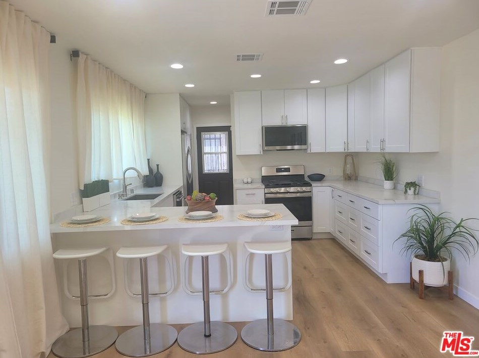 1713 82nd St, Los Angeles CA  90001-4003 exterior