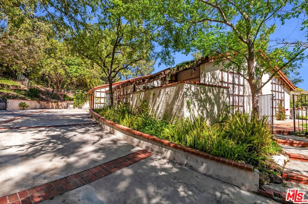 24635 Park Miramar, Calabasas, CA 91302