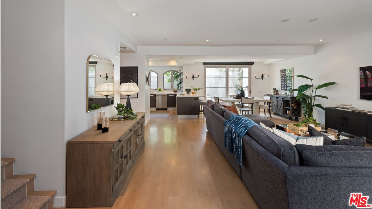 1253 17th St, Santa Monica CA  90404-1203 exterior