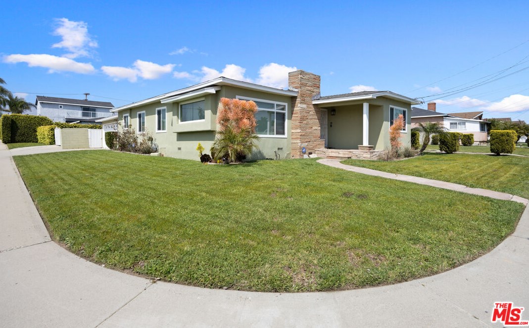 1557 122nd St, Los Angeles, CA 90047-5312