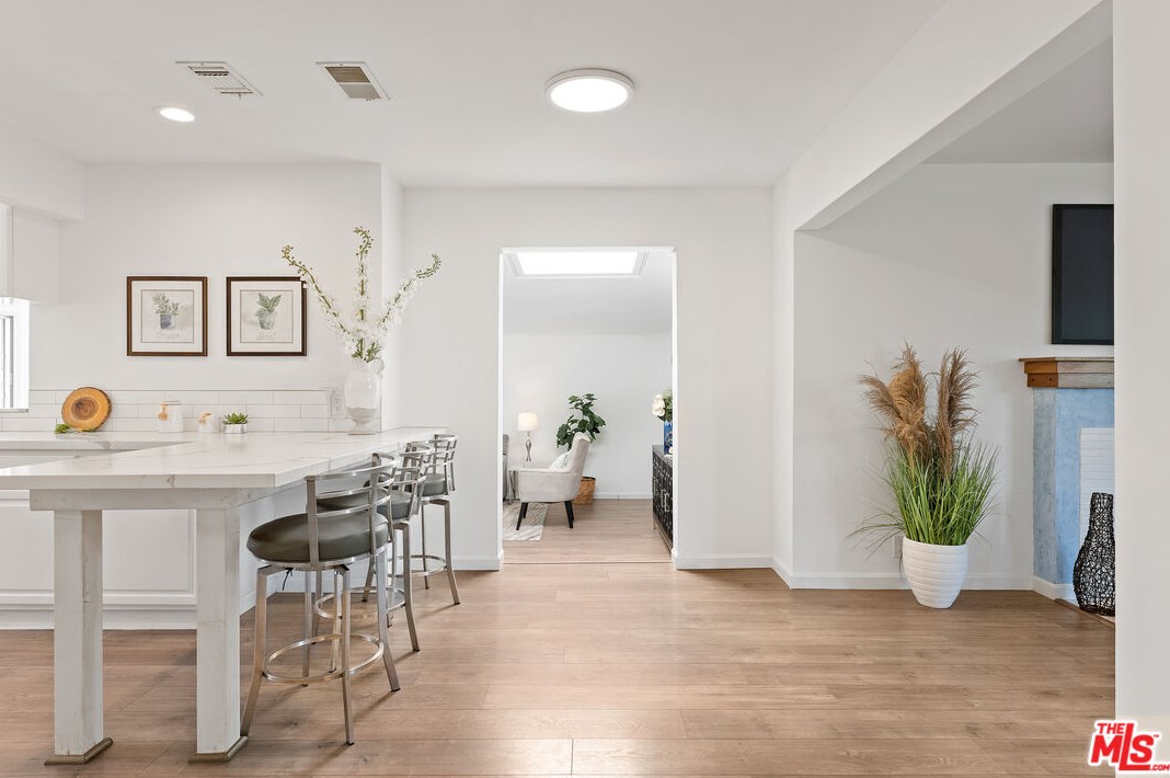 8837 De Haviland Ave, Los Angeles CA  90045-4116 exterior