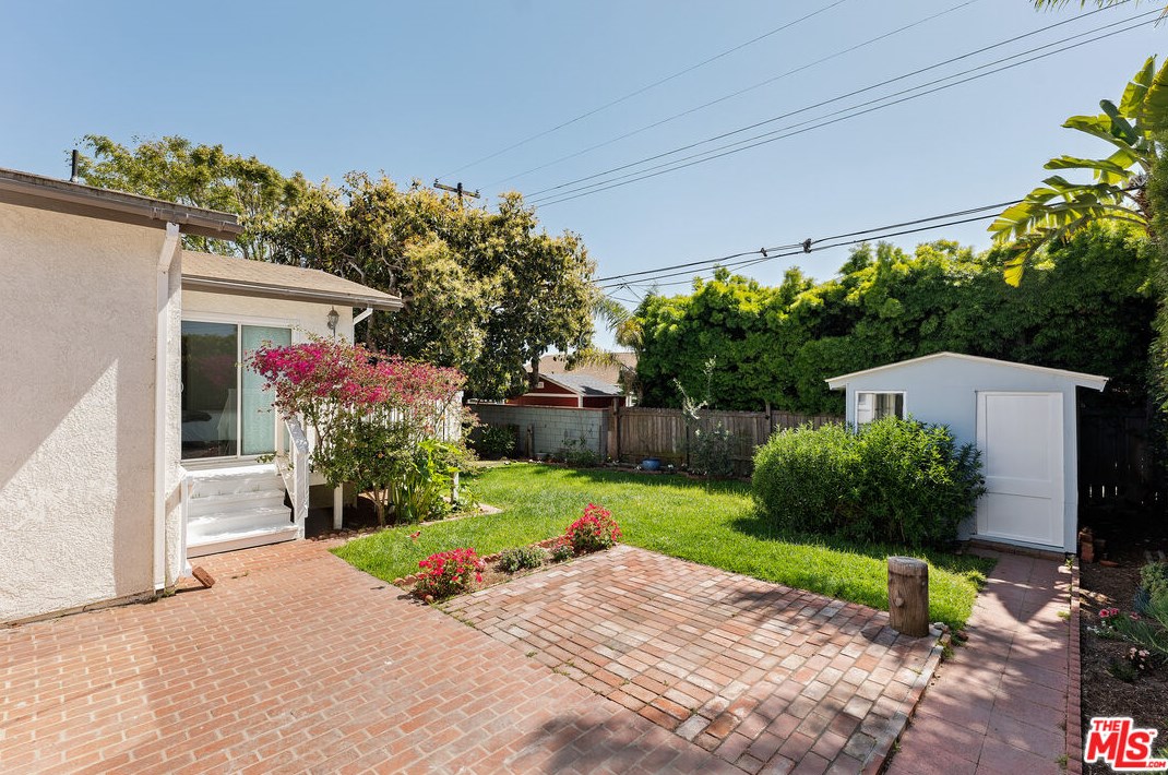 8837 De Haviland Ave, Los Angeles CA  90045-4116 exterior