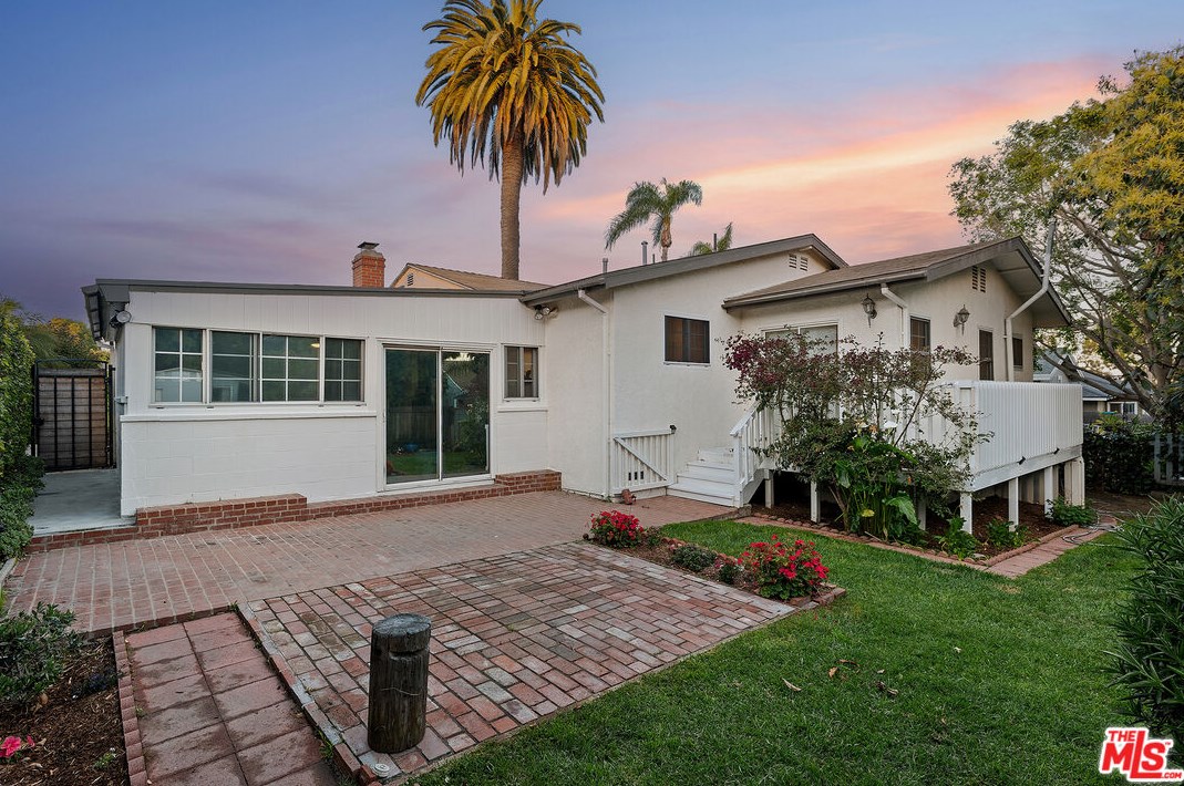 8837 De Haviland Ave, Los Angeles CA  90045-4116 exterior