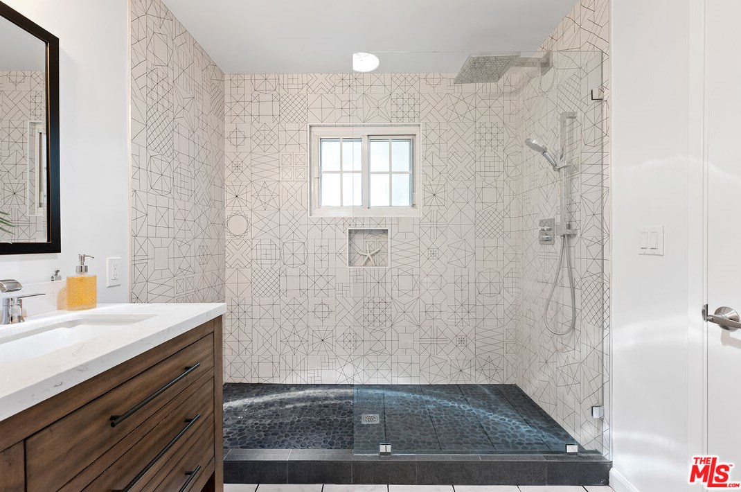 8837 De Haviland Ave, Los Angeles CA  90045-4116 exterior