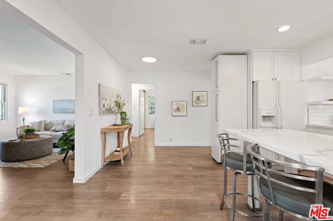 8837 De Haviland Ave, Los Angeles CA  90045-4116 exterior